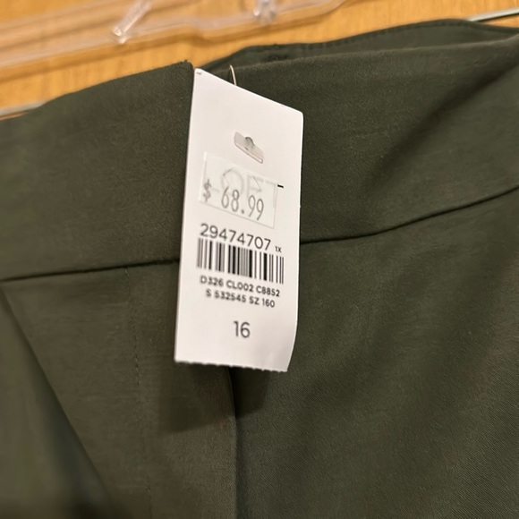 Size 16 Loft Crop pants - Picture 5 of 5